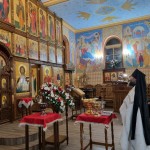 Велича́ем Тя,/ Пресвята́я Де́во,/ Богоизбра́нная Отрокови́це,/ и чтим е́же в хра́м Госпо́день// вхожде́ние Твое́.