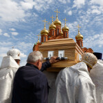 157-20160530-Proshhanie-s-Mitropolitom-Feodosiem-Uspenskij-sobor-Achairskogo-monastyrya-IMG_110337