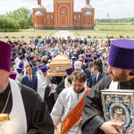186-20160530-Proshhanie-s-Mitropolitom-Feodosiem-Uspenskij-sobor-Achairskogo-monastyrya-IMG_110476